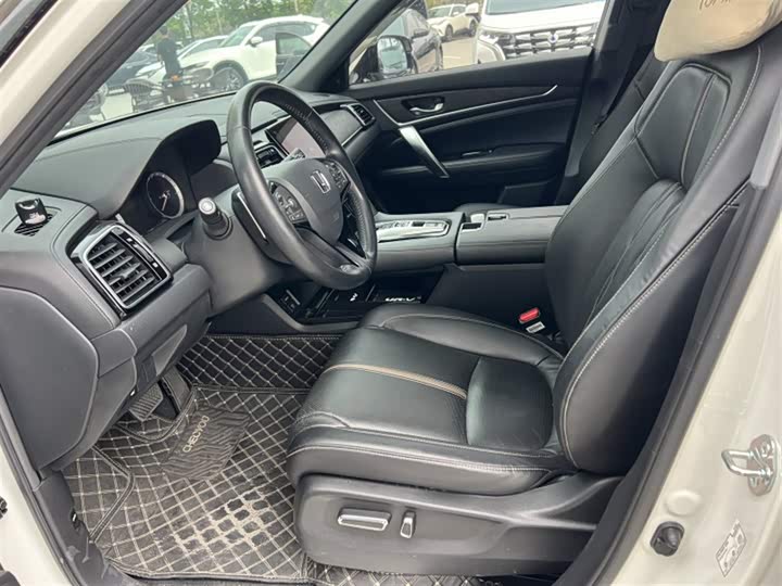 Photo 4 - Honda UR-V