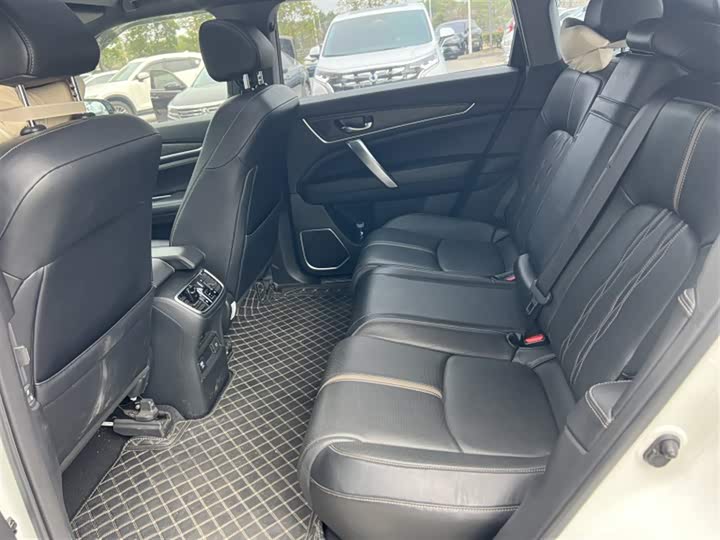 Photo 5 - Honda UR-V