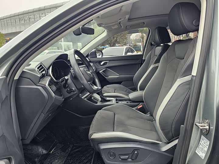 Фото 4 - Audi Q3