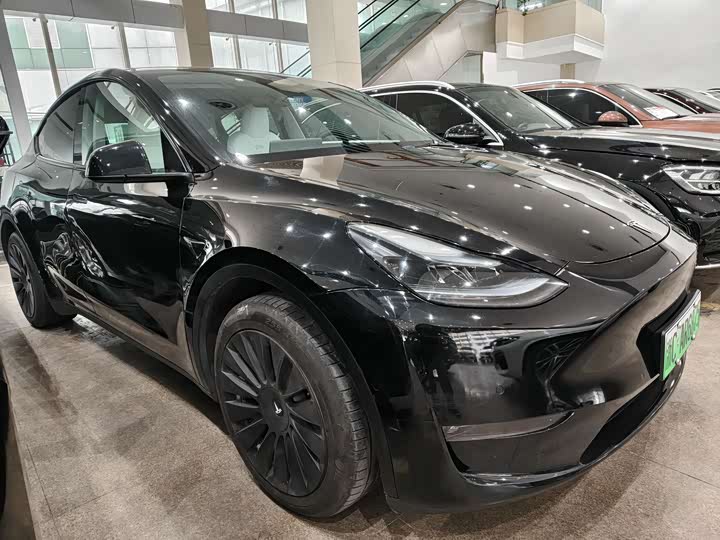 Фото 3 - Tesla Model Y