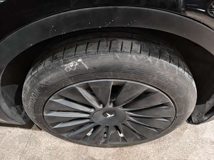 Фото 6 - Tesla Model Y