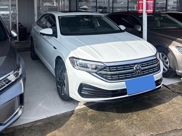 Фото 1 - Volkswagen Sagitar L