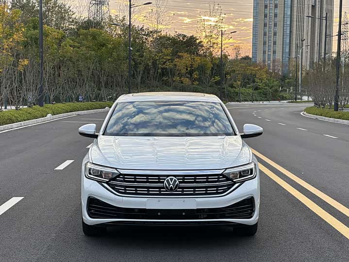 Фото 2 - Volkswagen Sagitar L