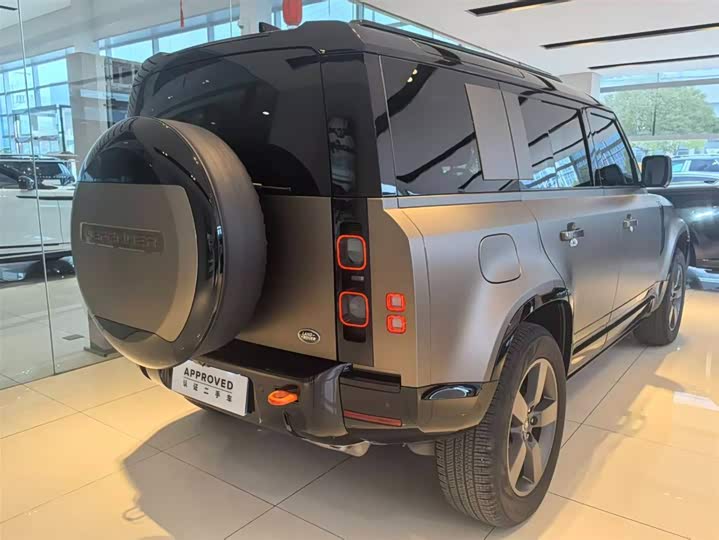 Photo 6 - Land Rover Defender