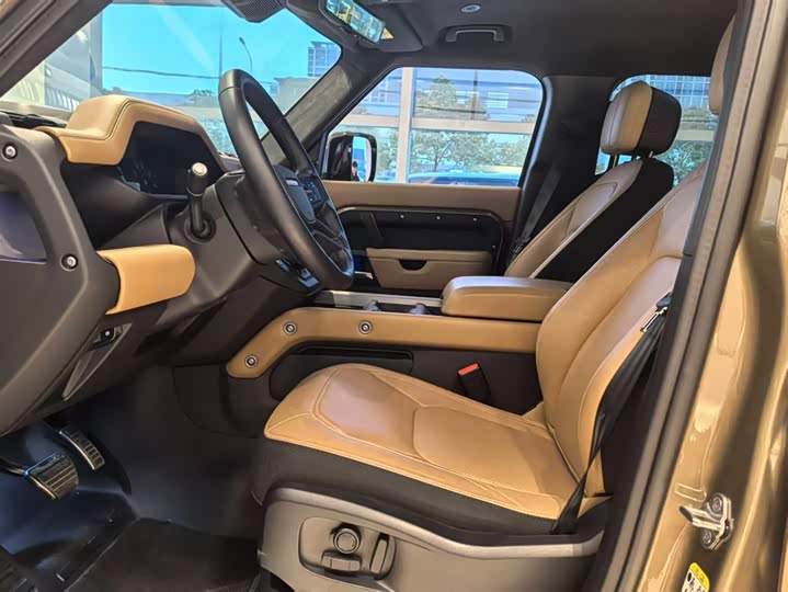 Photo 7 - Land Rover Defender