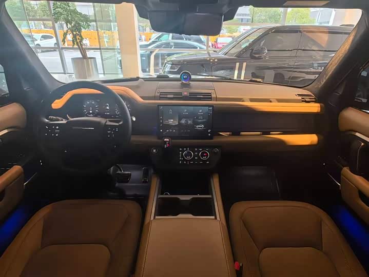 Photo 8 - Land Rover Defender