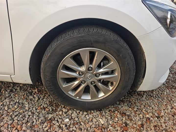 Фото 6 - Hyundai Celesta