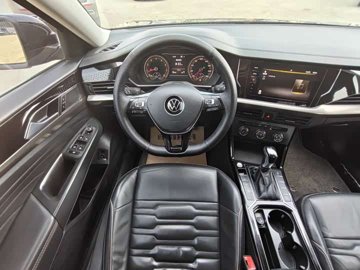 Фото 8 - Volkswagen Passat