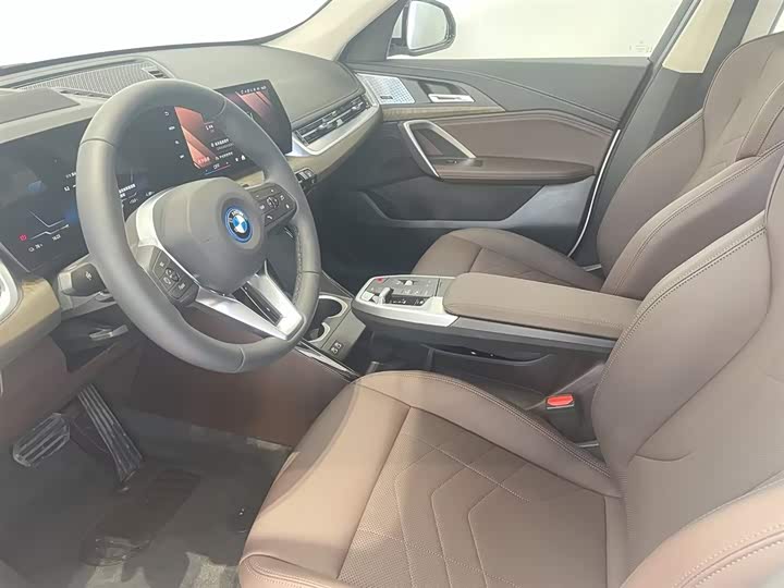 Фото 8 - BMW iX1