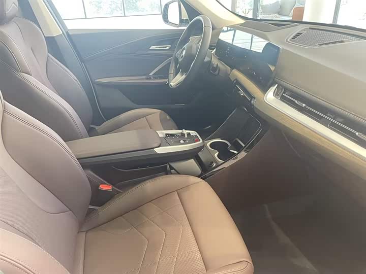 Фото 9 - BMW iX1