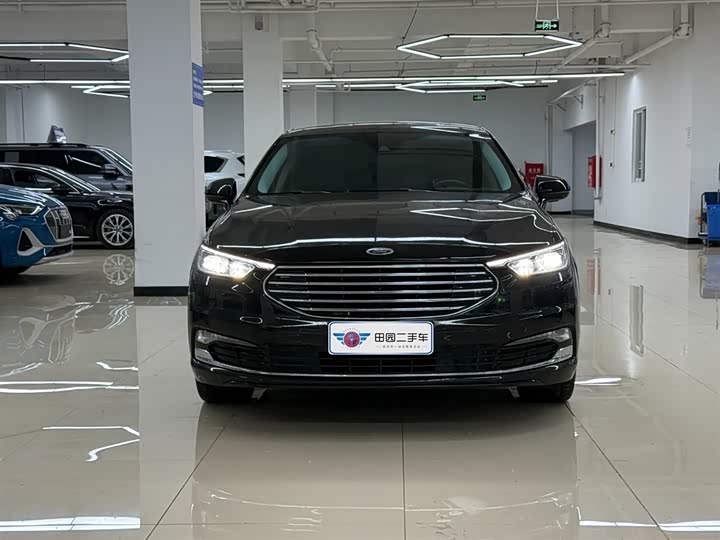 Фото 2 - Ford Taurus