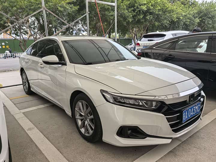Фото 4 - Honda Accord