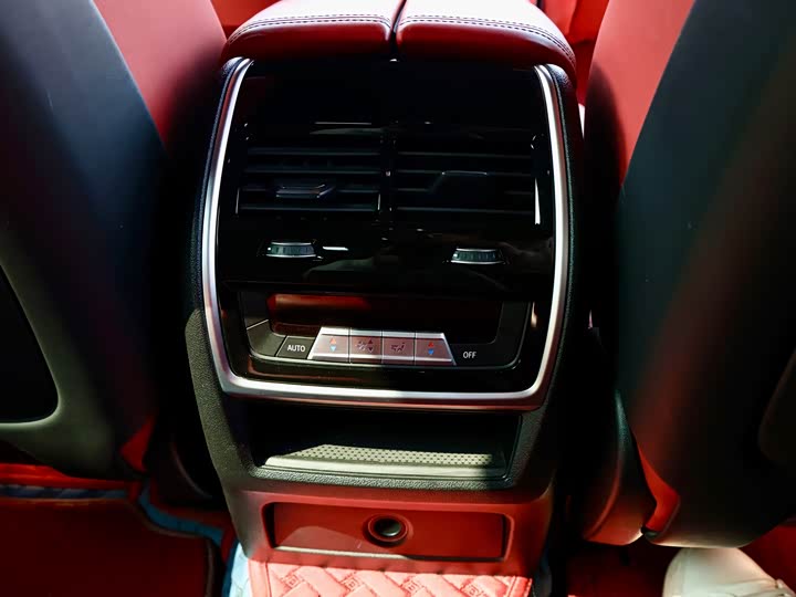 Фото 9 - BMW X6 M