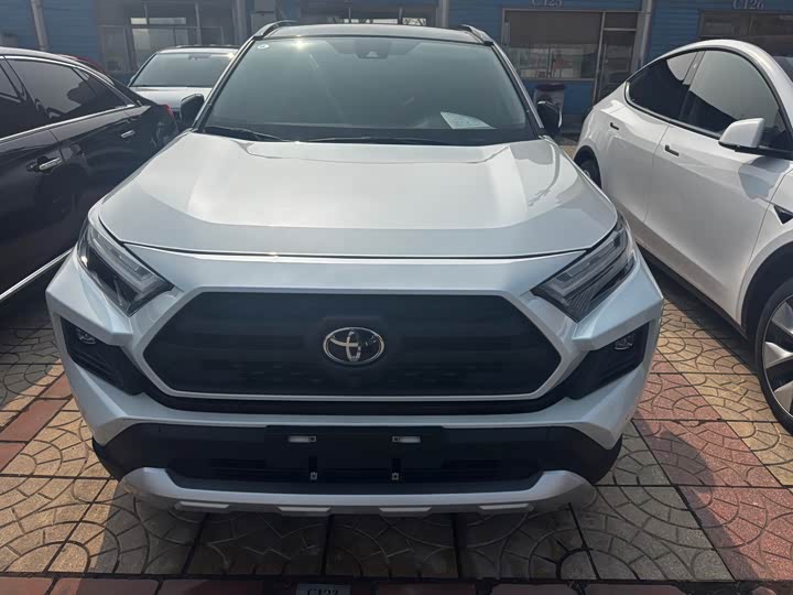 Фото 2 - Toyota RAV4