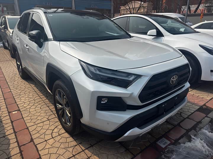 Фото 3 - Toyota RAV4