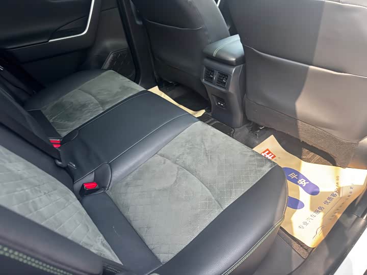 Фото 6 - Toyota RAV4