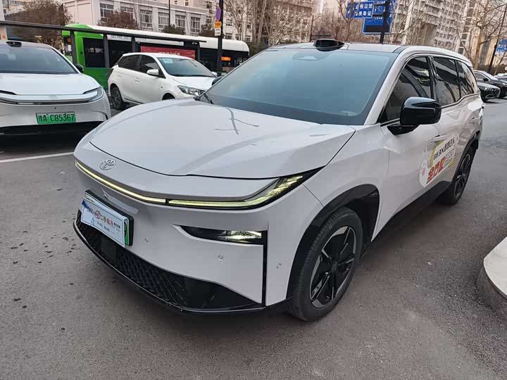 Фото 1 - Toyota bZ3X