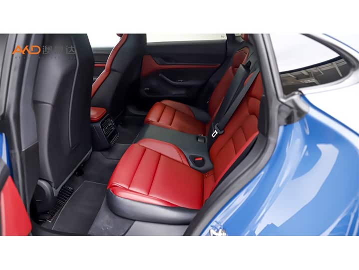 Photo 7 - Porsche Taycan