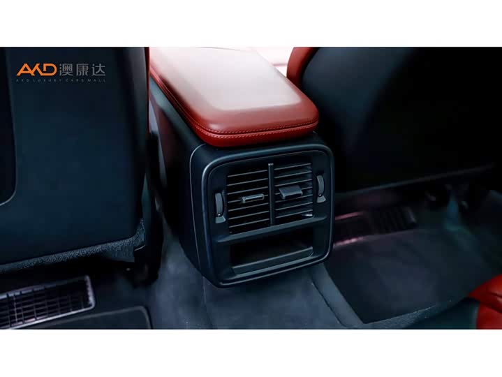 Photo 9 - Porsche Taycan