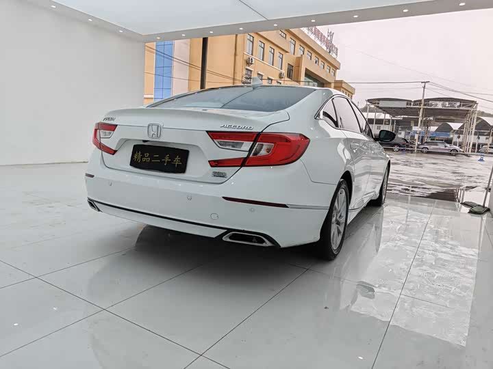 Фото 7 - Honda Accord