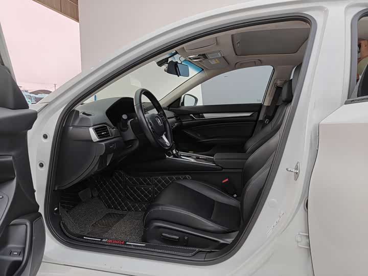 Фото 8 - Honda Accord