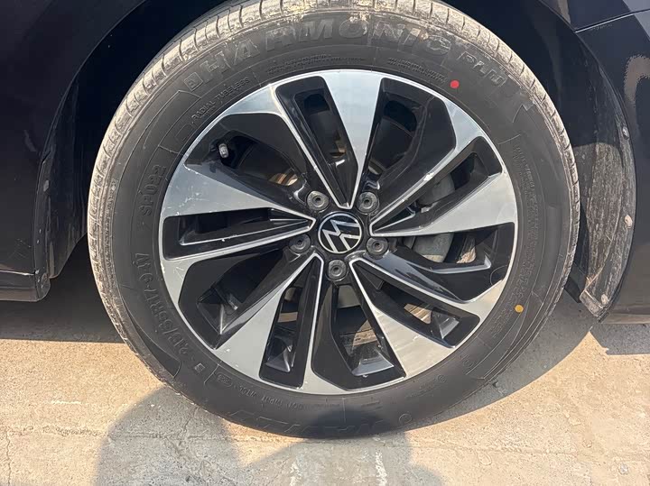 Photo 6 - Volkswagen Passat