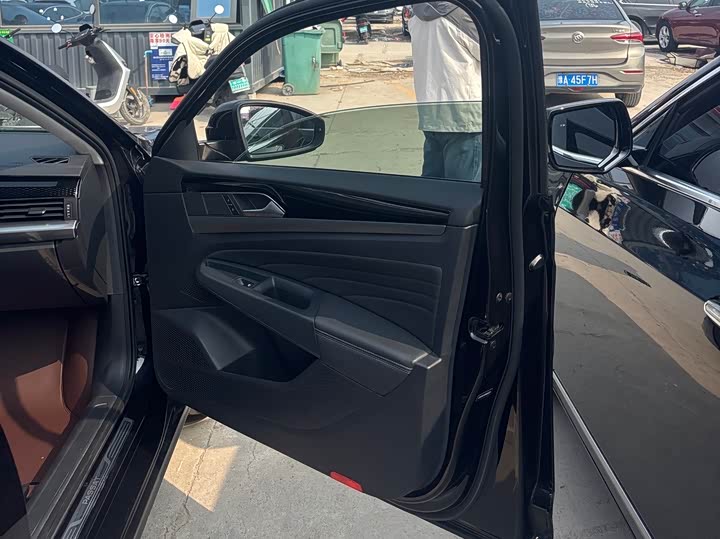 Photo 7 - Volkswagen Passat