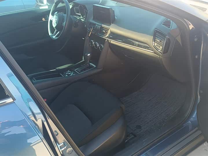 Фото 8 - Mazda CX-4