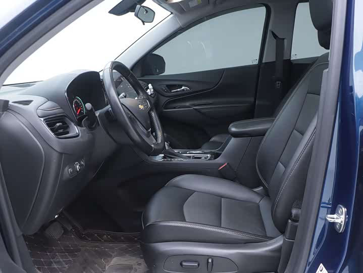 Photo 3 - Chevrolet Equinox