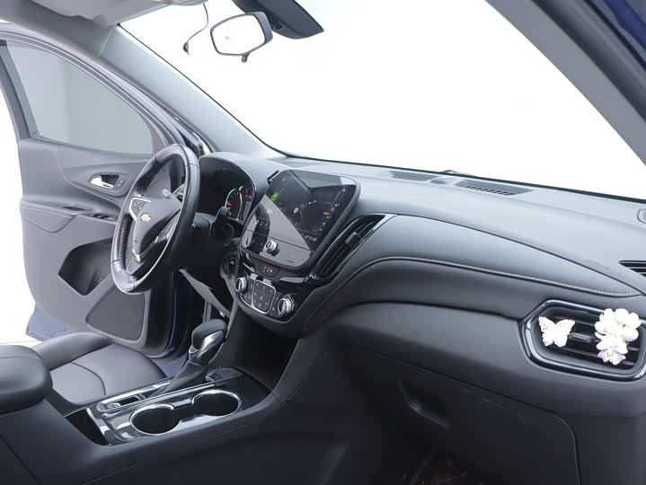 Photo 5 - Chevrolet Equinox