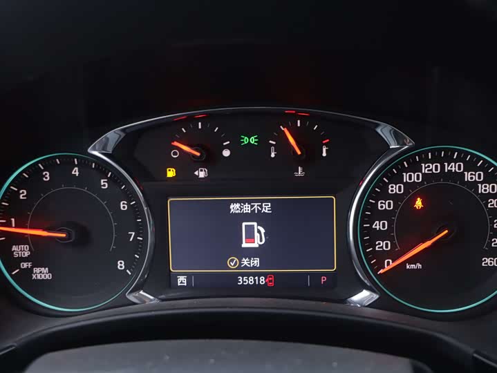 Photo 8 - Chevrolet Equinox