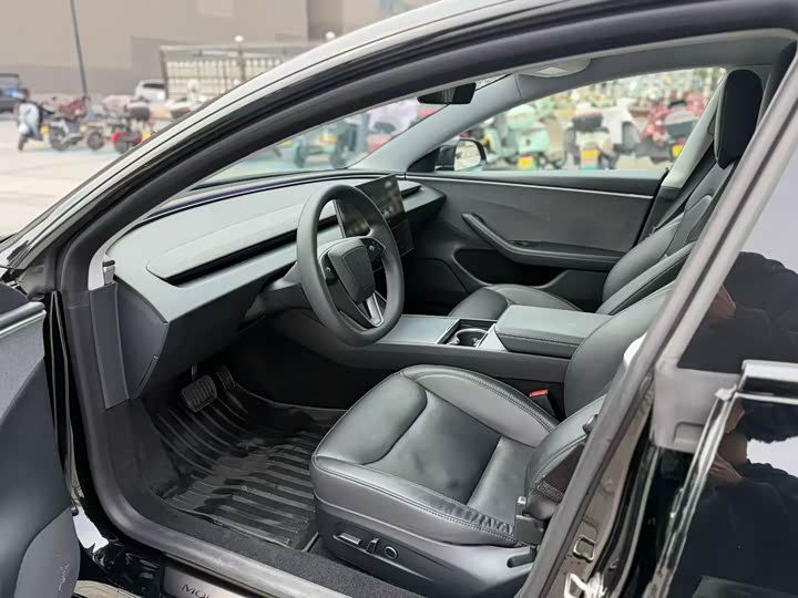 Photo 7 - Tesla Model 3