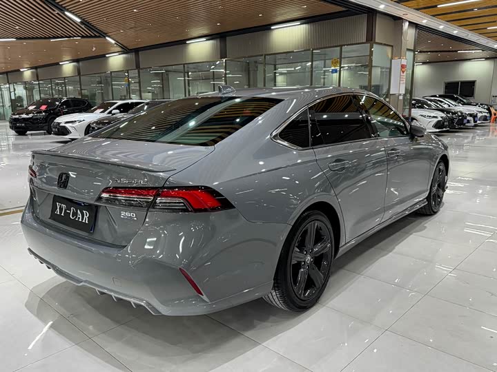 Фото 4 - Honda Inspire