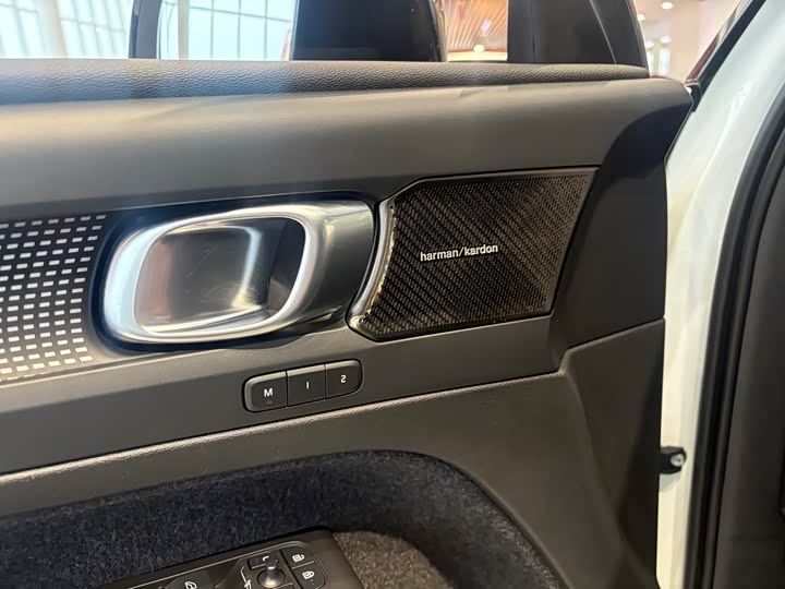 Фото 9 - Volvo XC40 EV