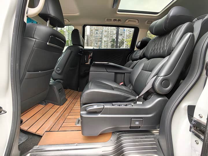 Фото 8 - Honda Elysion