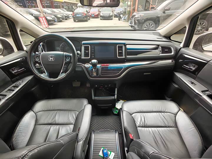 Фото 9 - Honda Elysion