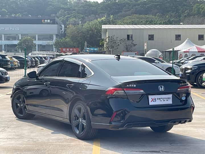 Фото 3 - Honda Inspire