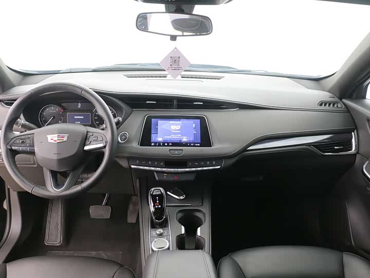 Фото 9 - Cadillac XT4