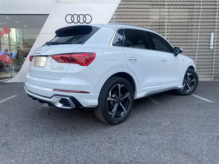 Фото 4 - Audi Q3