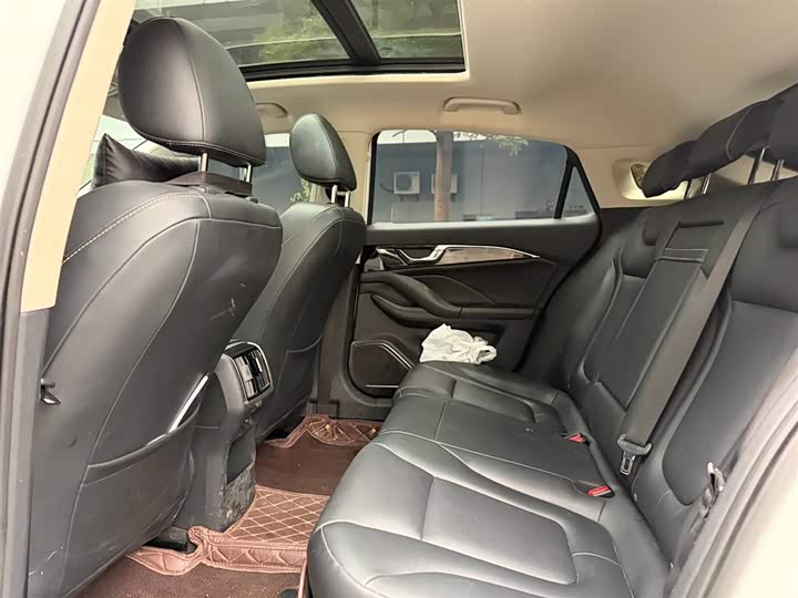 Фото 9 - Bestune B70