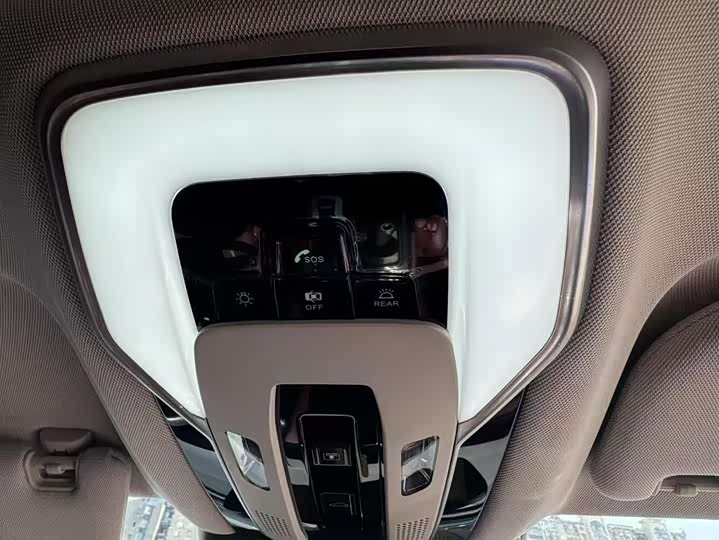 Фото 6 - Hongqi H5