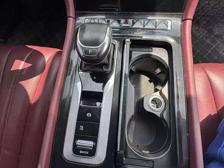 Фото 7 - Hongqi H5