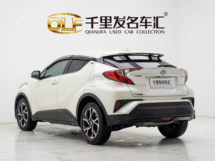 Фото 4 - Toyota C-HR