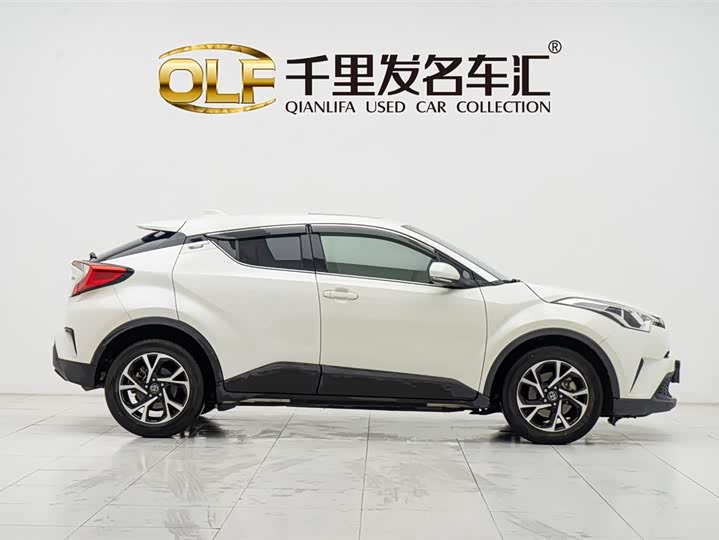 Фото 8 - Toyota C-HR
