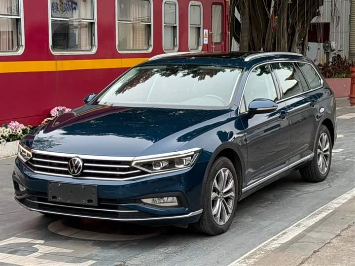 Фото 1 - Volkswagen Passat Variant