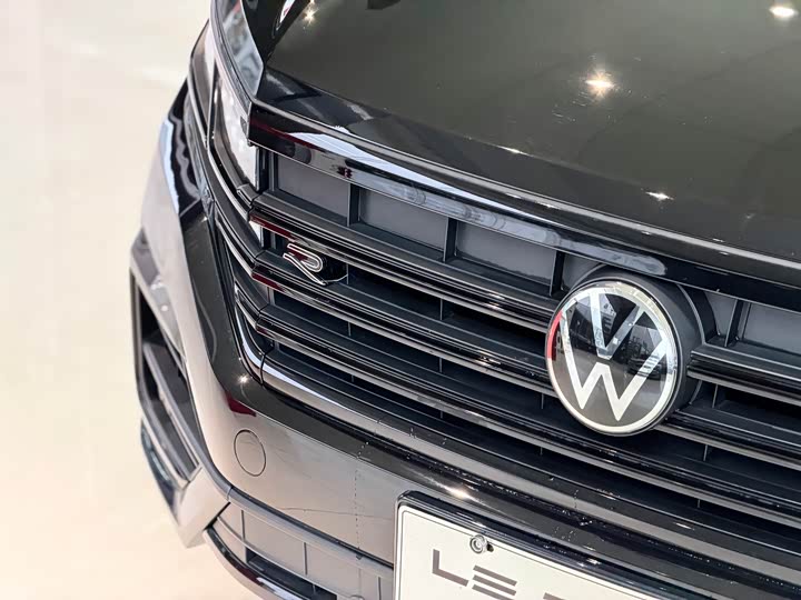 Фото 4 - Volkswagen Touareg