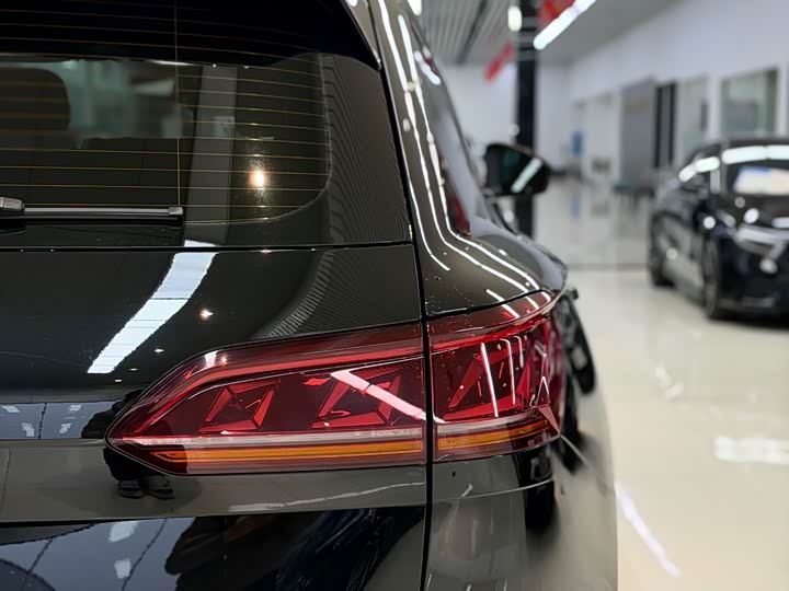 Фото 8 - Volkswagen Touareg