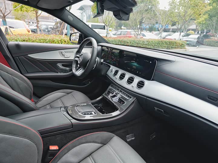 Фото 9 - Mercedes-Benz E-Class AMG