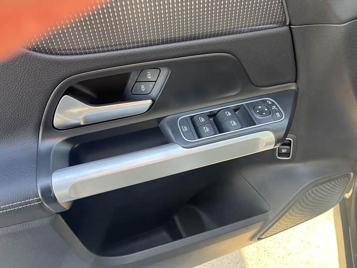 Фото 8 - Mercedes-Benz GLB-Class