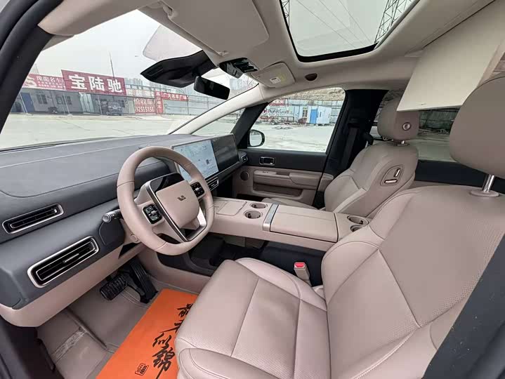 Фото 4 - LiXiang Mega